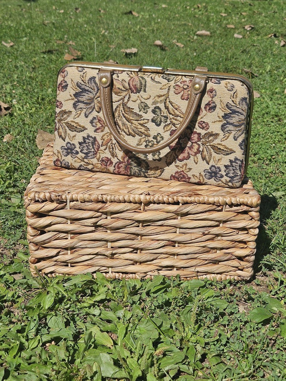 Vintage Floral Tapestry Top-Handle Bag in Beige and Multicolor